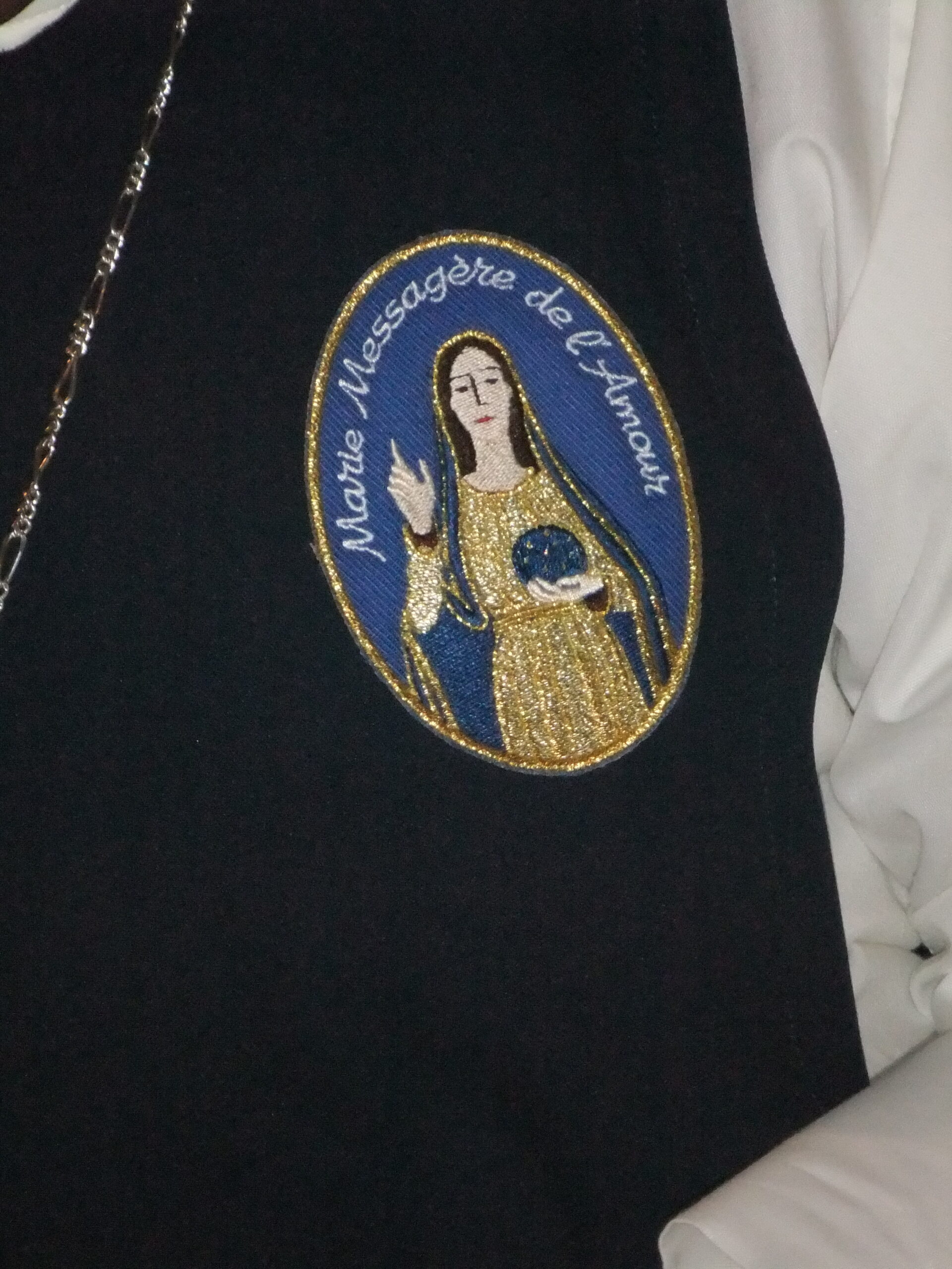 Médaillon de la communauté Missionnaires de Marie Messagère de l'Amour (M.M.M.A)